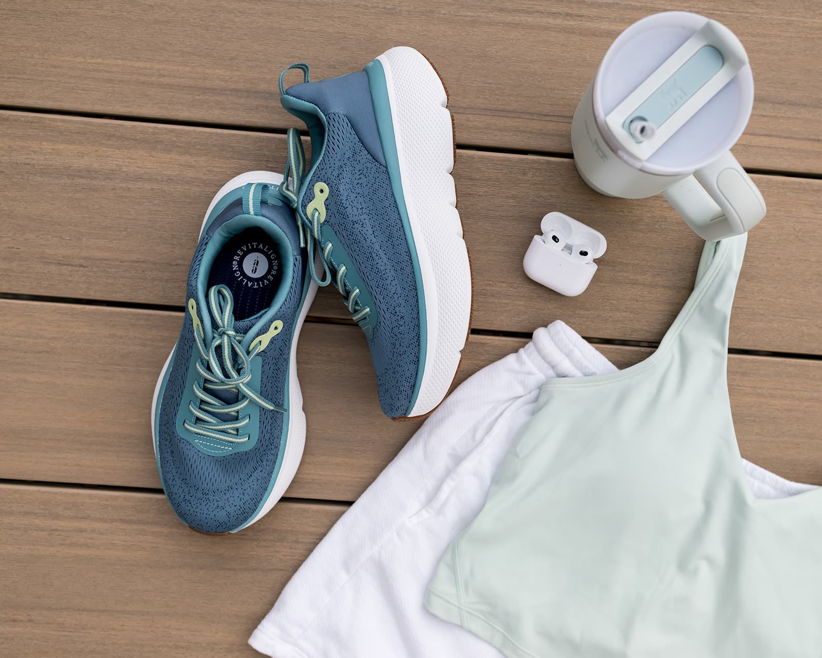 Revitalign Everyday Icons - Comfort sneakers with lifestyle accessories